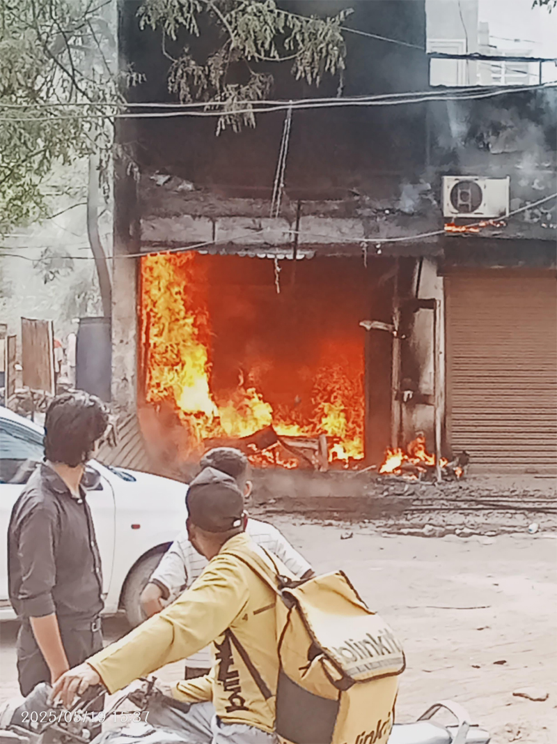 Fire breaks out in a shop in Kharar.